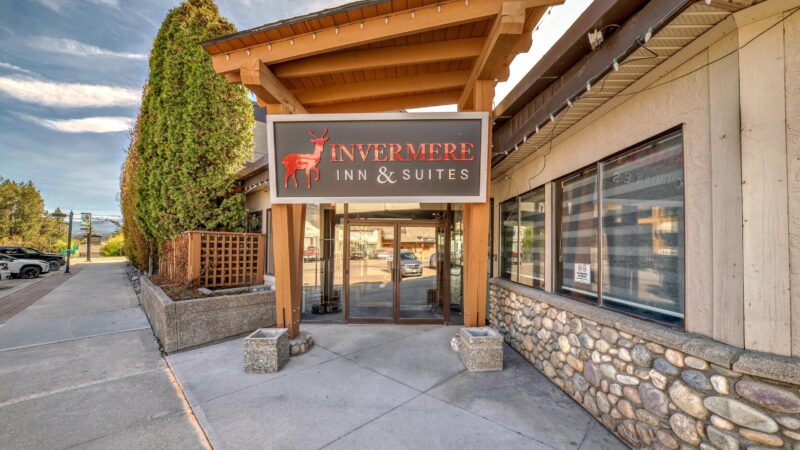 Invermere Inn & Suites